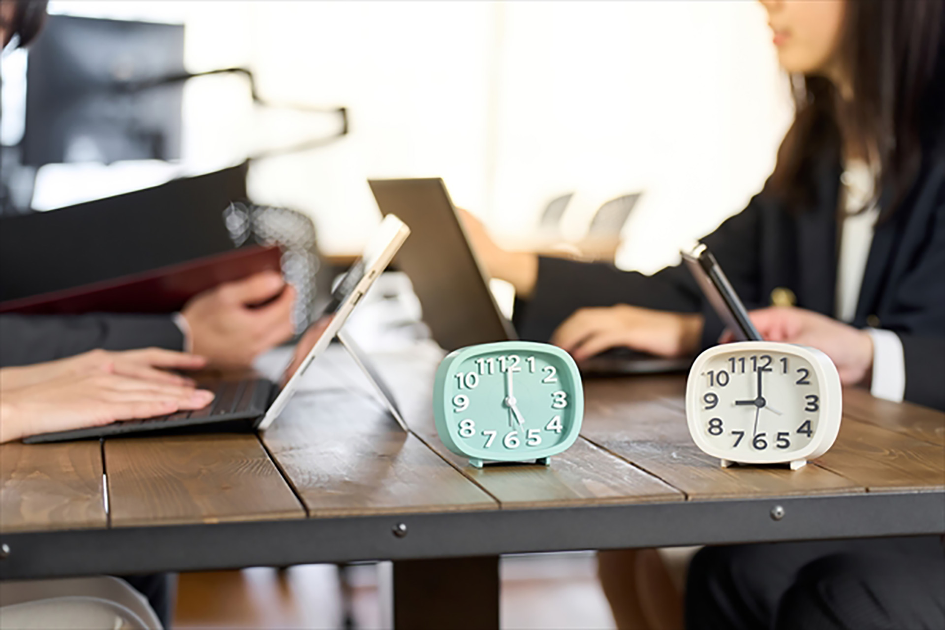 フレックスタイム制とは？ 仕組みやメリット・デメリットなど