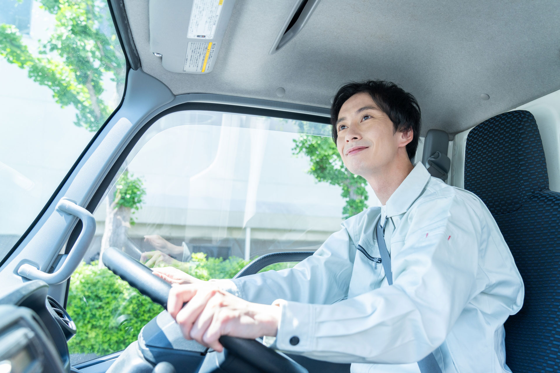 トラックドライバーも残業代はもらえる？ 計算方法などを解説