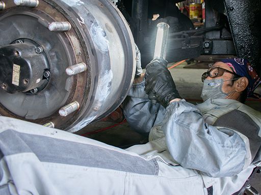 株式会社　コスモスバス