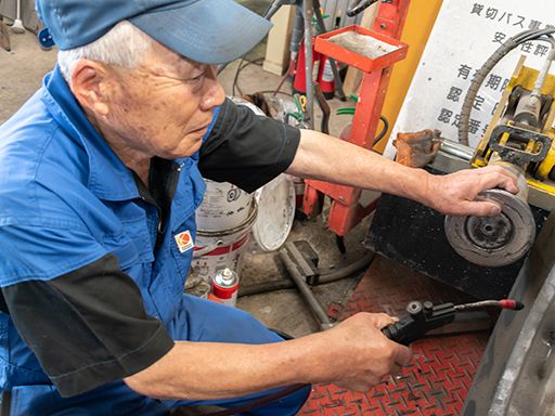 株式会社　コスモスバス