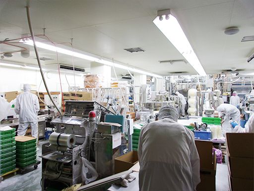 空調のきいた室内での作業です