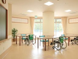 医療法人社団　秀仁会　介護老人保健施設　日の出さくら