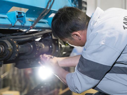 株式会社　多摩オートサービス