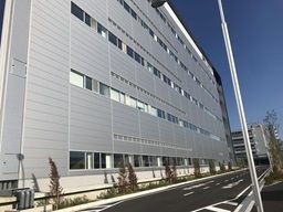 綺麗な物流センターです！