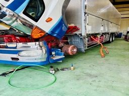 成澤商運有限会社　車輛修理部