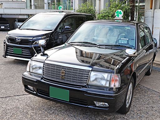 三つ葉のマークでお馴染みのヤサカグループ