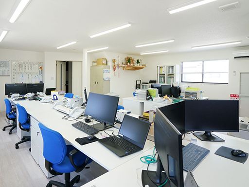 1人1台の社用車貸与＊現場へは直行直帰！